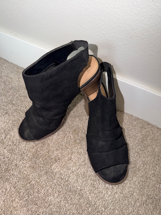 Time and Tru Shoes - Time and Tru Black Peep-Toe Slingback Heels